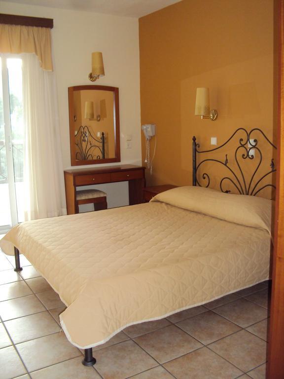 Amalia Aparthotel PalaiónTsiflíkion Quarto foto