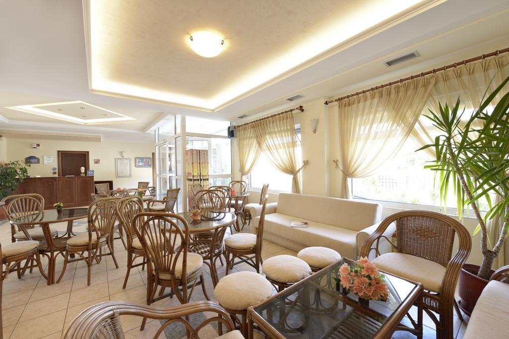 Amalia Aparthotel PalaiónTsiflíkion Exterior foto