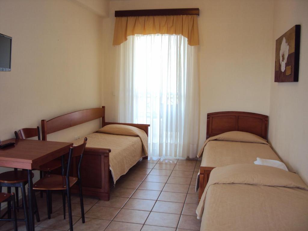 Amalia Aparthotel PalaiónTsiflíkion Quarto foto