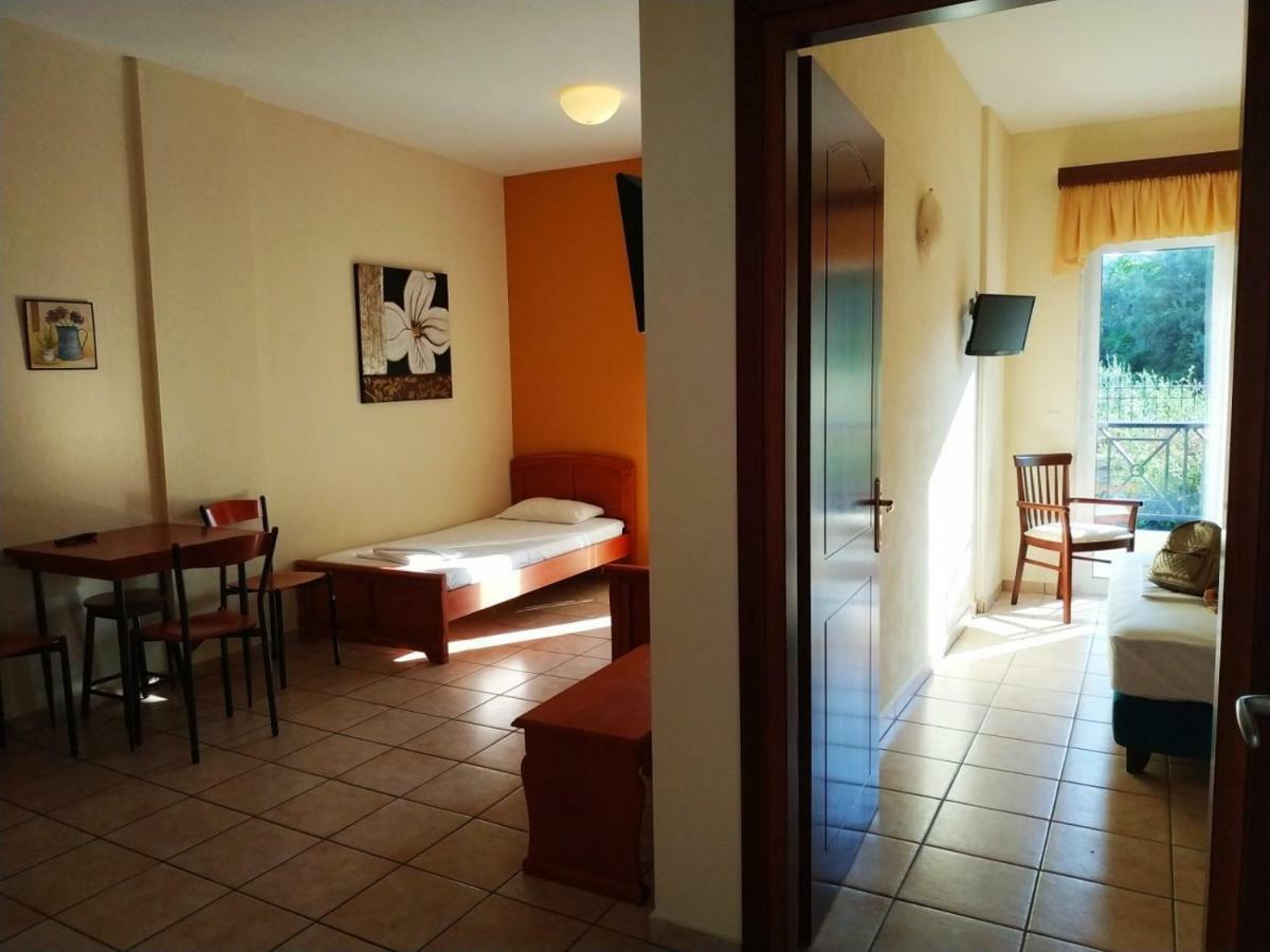 Amalia Aparthotel PalaiónTsiflíkion Exterior foto