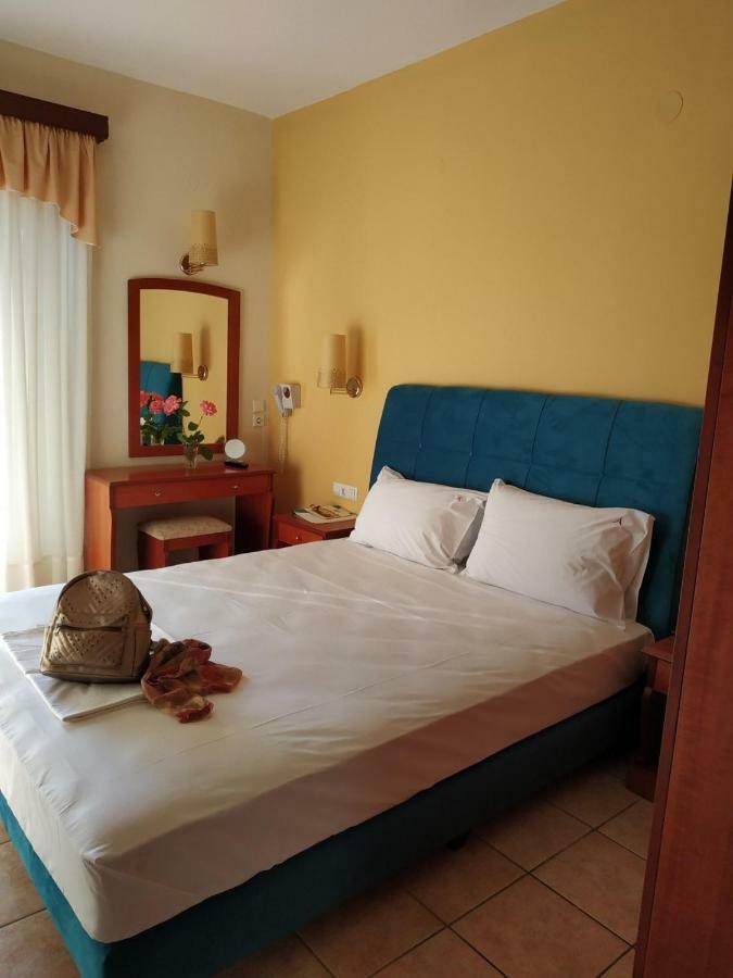 Amalia Aparthotel PalaiónTsiflíkion Exterior foto