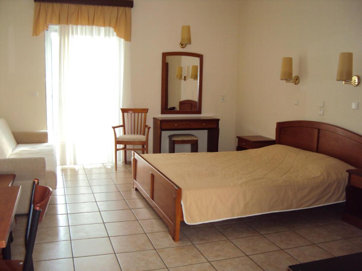 Amalia Aparthotel PalaiónTsiflíkion Quarto foto